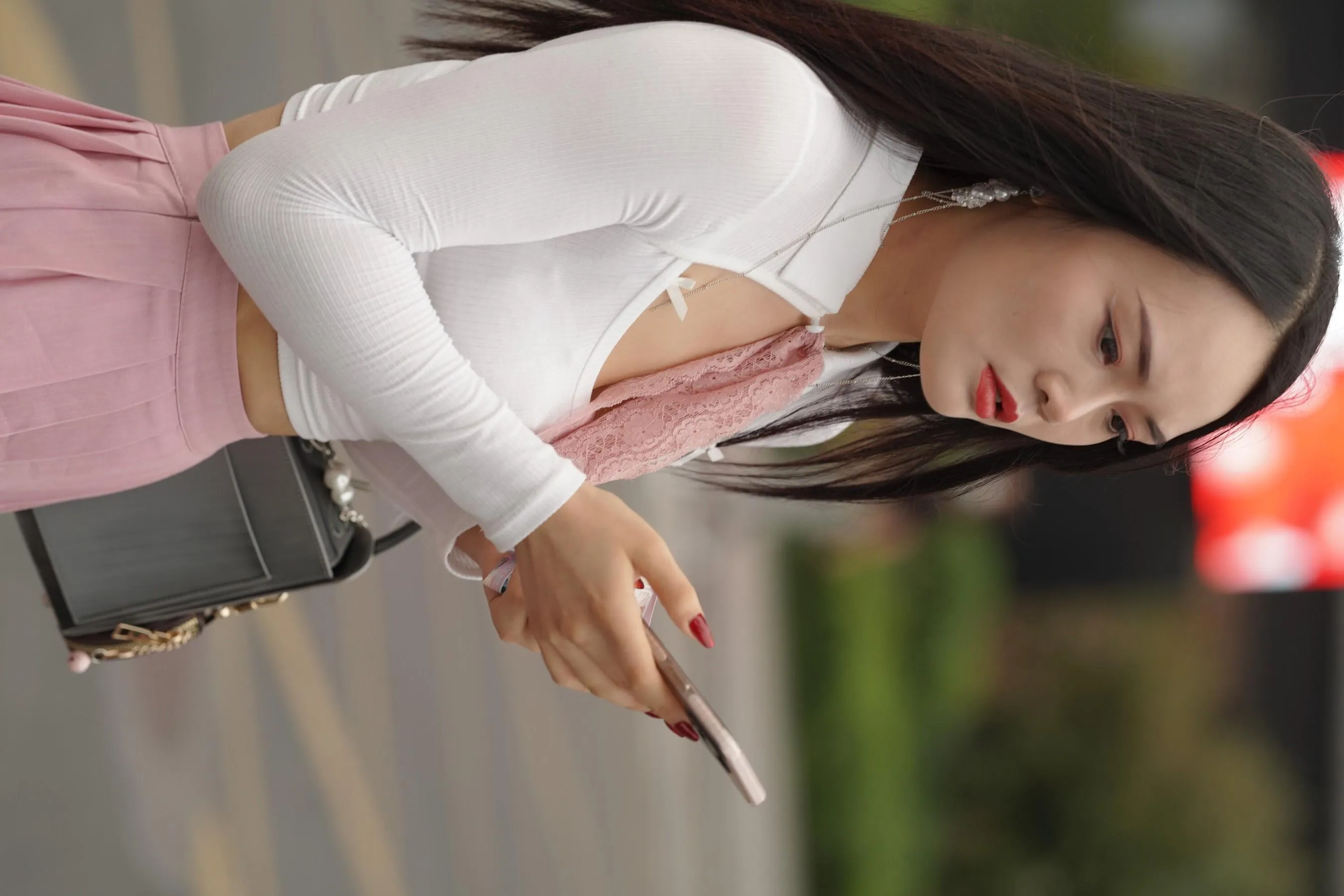 魔镜街拍 NO.161 街拍白丝吊带袜美女 [109P]插图8